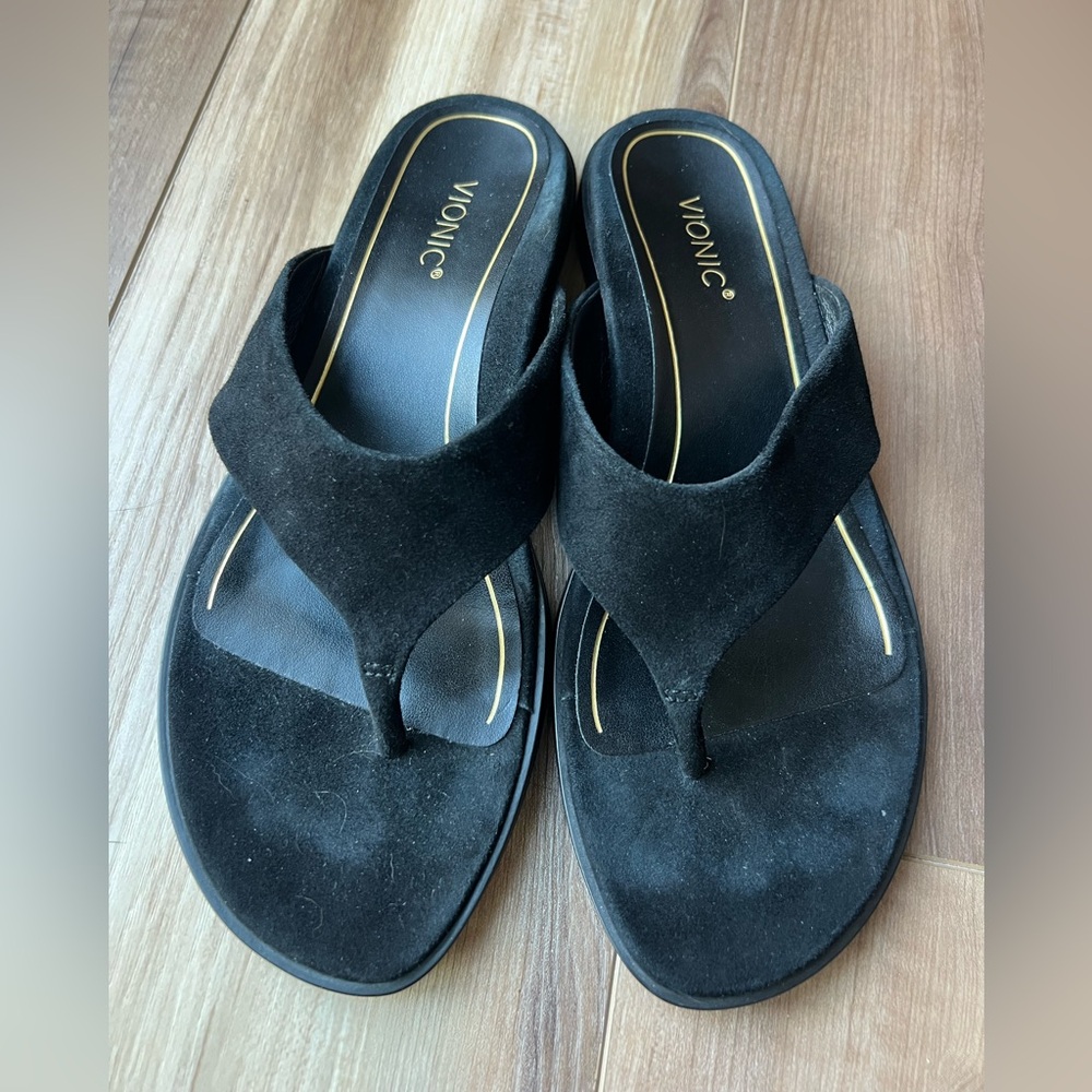 Vionic Women's Black Suede Sandals